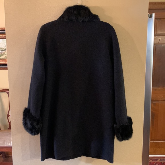 3/4 wool coat with angora (rabbit fur) collar and cuffs, excellent condition. - Picture 3 of 7